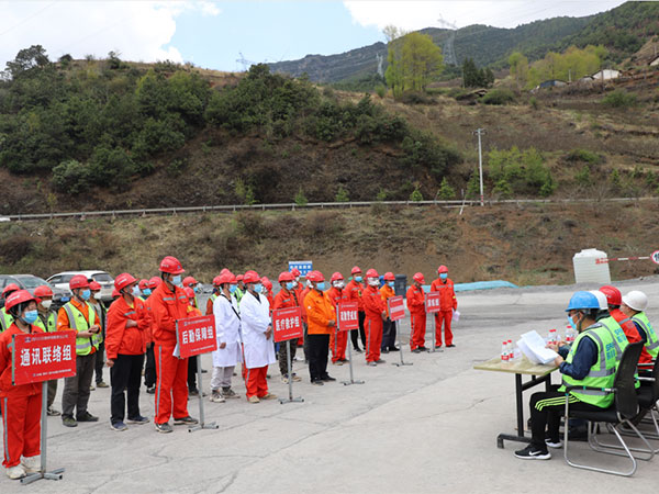 鹽源小高山隧道“瓦斯超限、有毒有害氣體中毒窒息事故”應(yīng)急救援演練取得圓滿成功